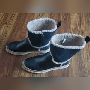 Toms Makenna Black Winter Boots with Warm Cream Interior